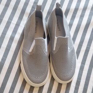 Old Navy Light Gray Knit Slip-On Shoes Kid Size 13